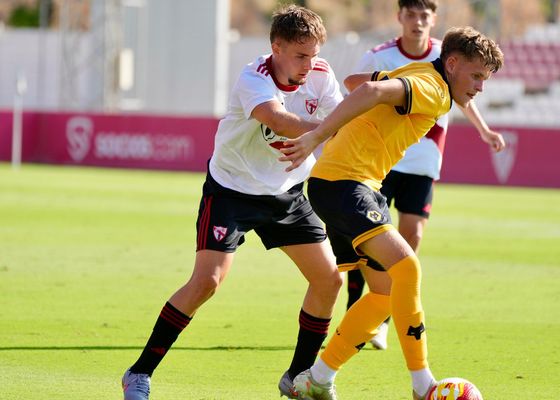 El Sevilla Atlético empata ante el Wolverhampton con debut de sus nuevos fichajes