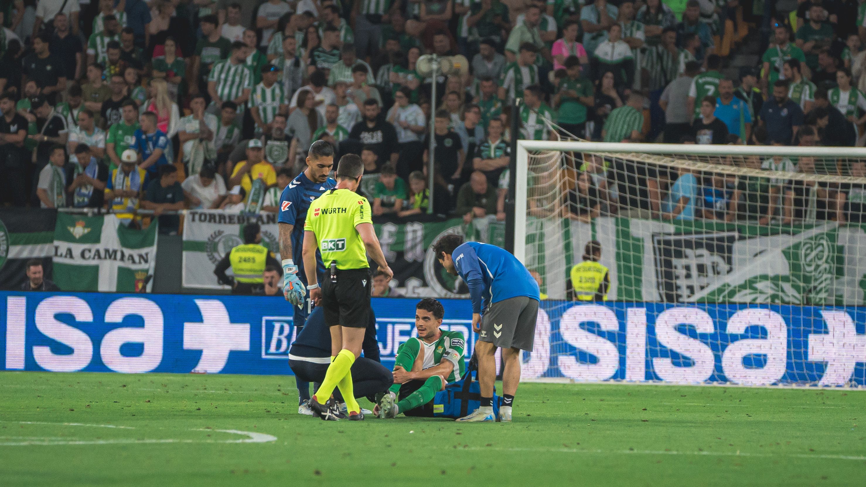 Marc Bartra tuvo que ser sustituido tras lesionarse ante el Real Madrid