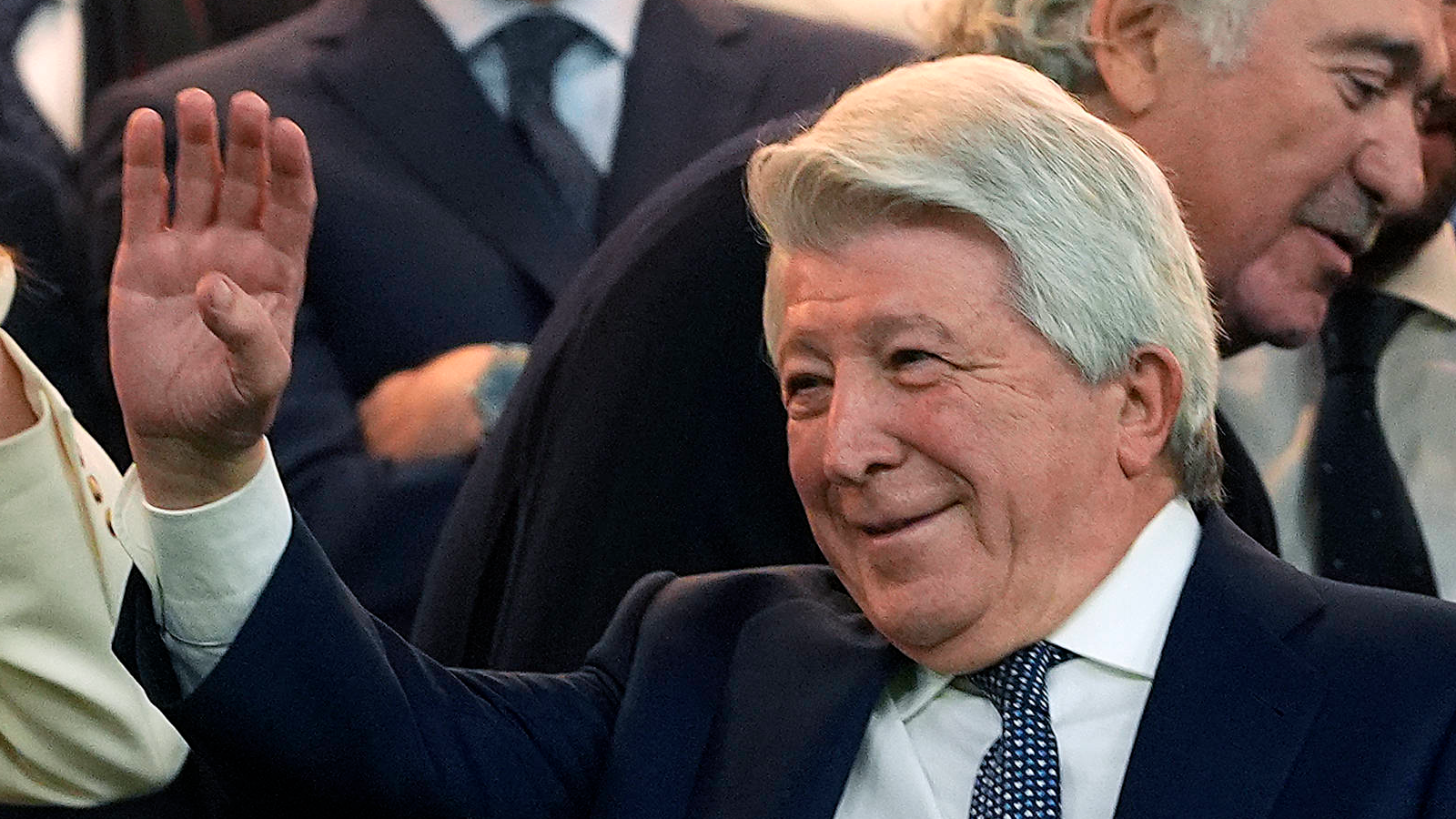 Enrique Cerezo admite el palo de la Real Sociedad pero apunta al Athletic Club y a la Champions League
