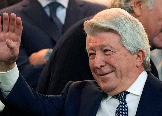 Enrique Cerezo admite el palo de la Real Sociedad pero apunta al Athletic Club y a la Champions League