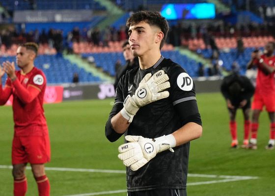 Alberto Flores deberá seguir esperando: sin oportunidades en el Sevilla desde hace 701 días