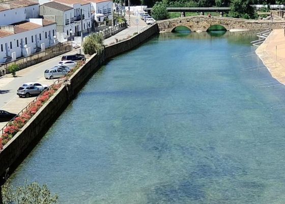 El pueblo más infravalorado de la provincia de Sevilla: un paraíso con cascadas y playa