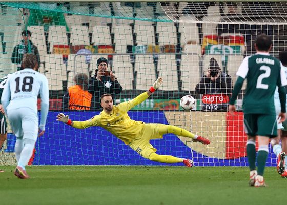 Ruibal y Valentín se libran, pero Llorente se pierde la vuelta tras un penalti polémico: aquí la explicación
