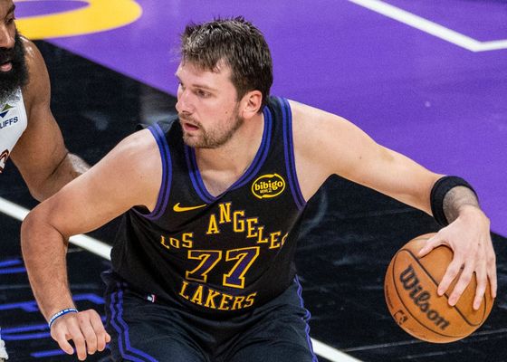 Los Lakers, sin nada a lo que agarrarse con Luka Doncic: "No habrá ninguna actualización esta semana"