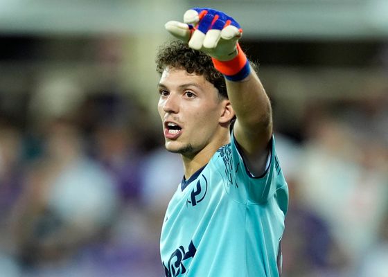 El Sevilla se fija en Armin Pecsi para reforzar su portería