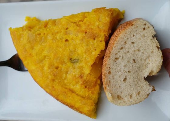 Tortilla de patatas en Gipuzkoa y Donostia: ¿Dónde comer los mejores pintxos?