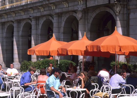 Los bares, en riesgo: la restricción al patrocinio cervecero pone en peligro más de 10.000 empleos