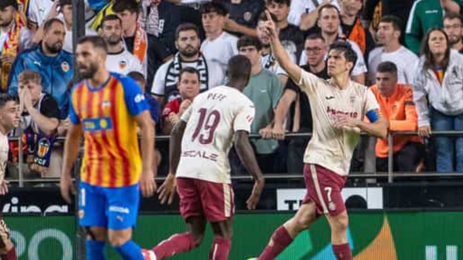 Drama en Valencia, con Peter Lim en la sombra