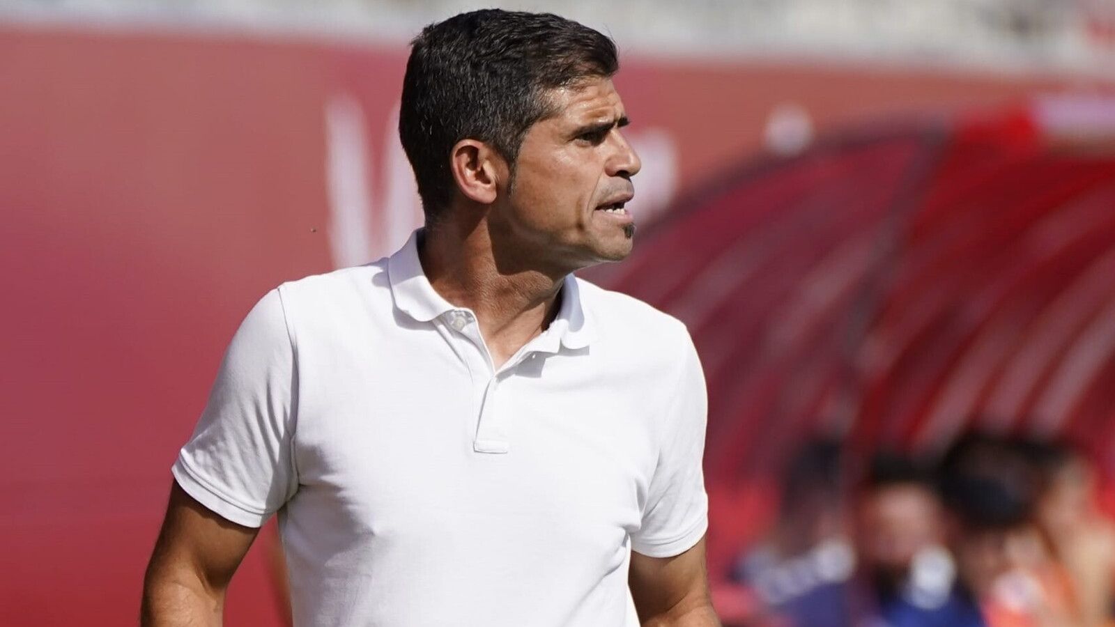 Antonio Hidalgo recibe el respaldo de uno de los suyos en el Huesca