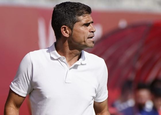Antonio Hidalgo recibe el respaldo de uno de los suyos en el Huesca