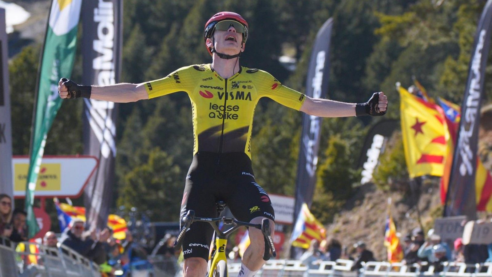 Caos en la Volta a Catalunya: se caen dos favoritos, Jonas Vingegaard aprovecha y Enric Mas se queda por el camino