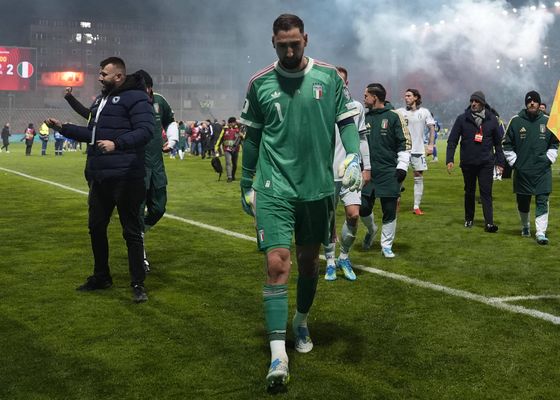 Donnarumma llora tras el fracaso de Italia ante Bosnia en la repesca del Mundial: "El grupo está devastado"