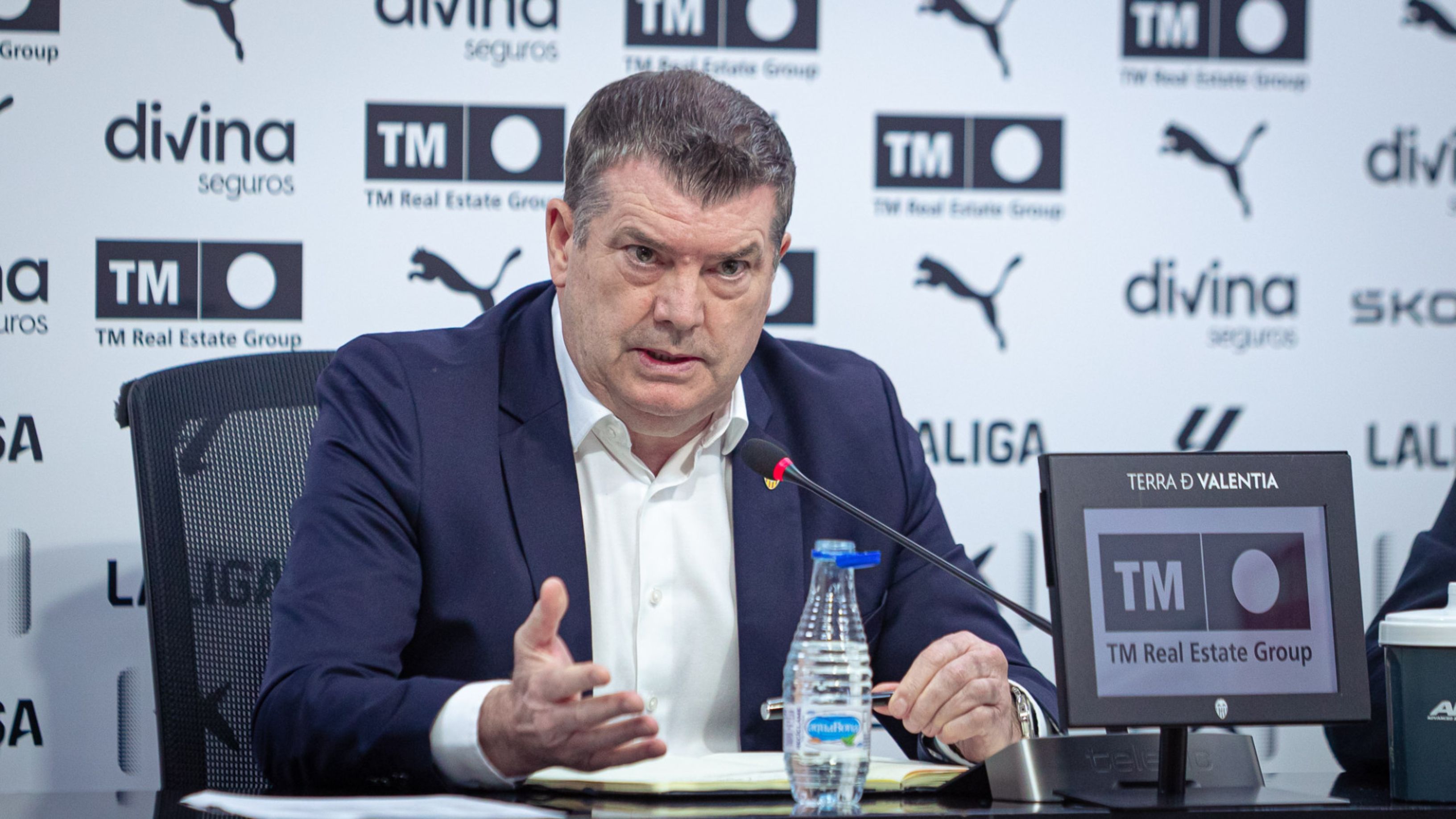 Gourlay ratifica a Carlos Corberán como entrenador del Valencia hasta cinco veces: "No sé cuantas veces lo tengo que decir"
