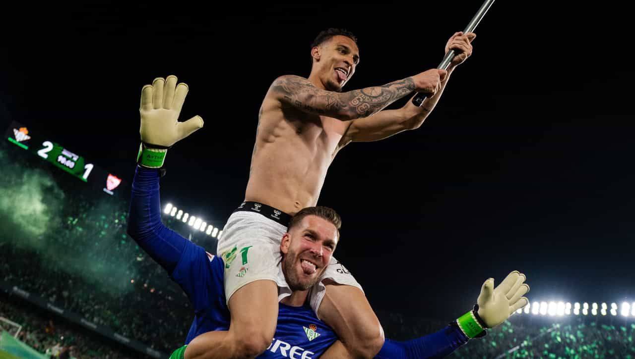 La plantilla del Betis se lo vuelve a pedir a Antony: “Ojalá durante este mercado se vuelva a dar”