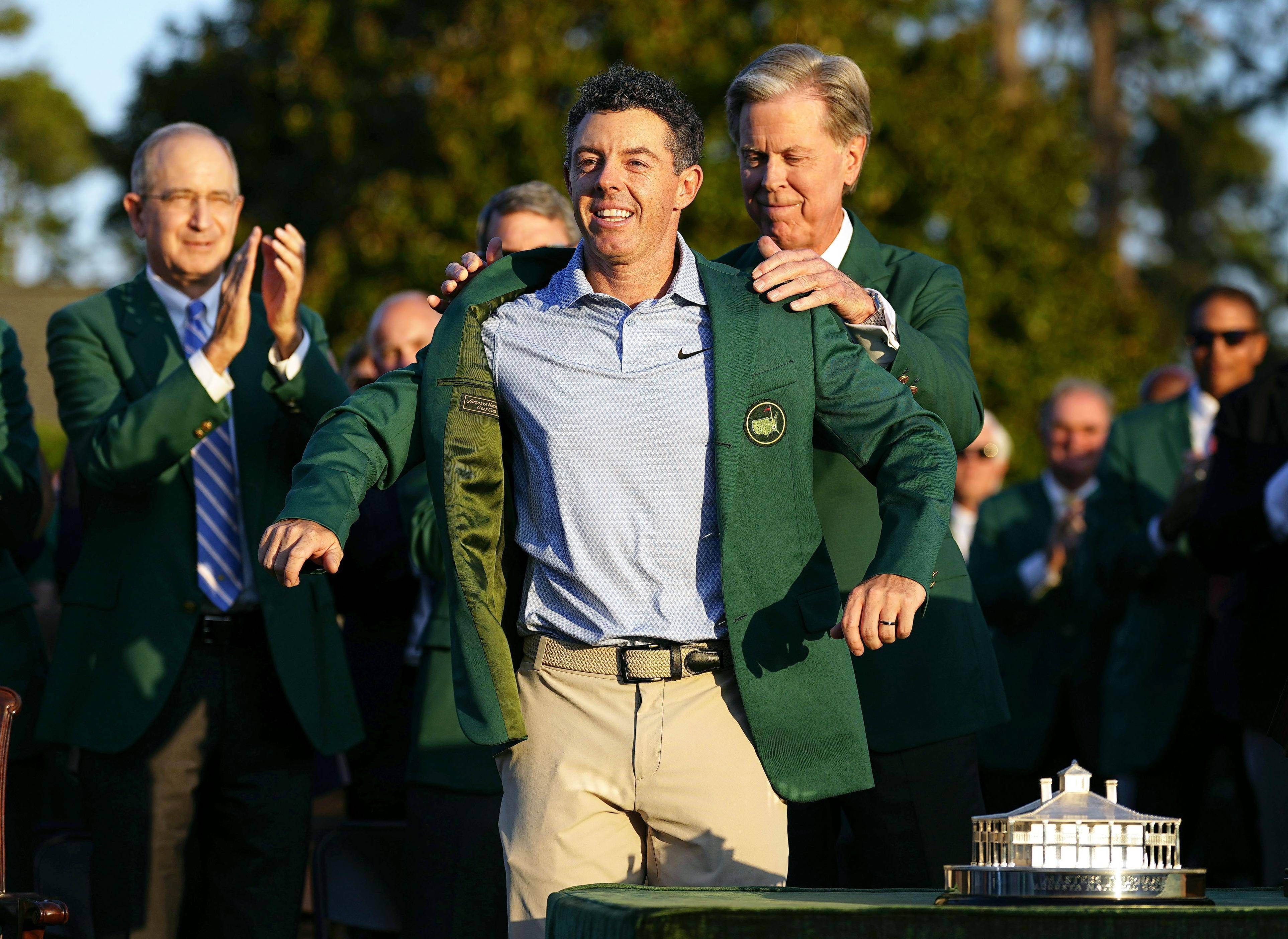 Jon Rahm se fastidia en el Masters de Augusta y Rory McIlroy lo festeja: "No lo puedo creer"