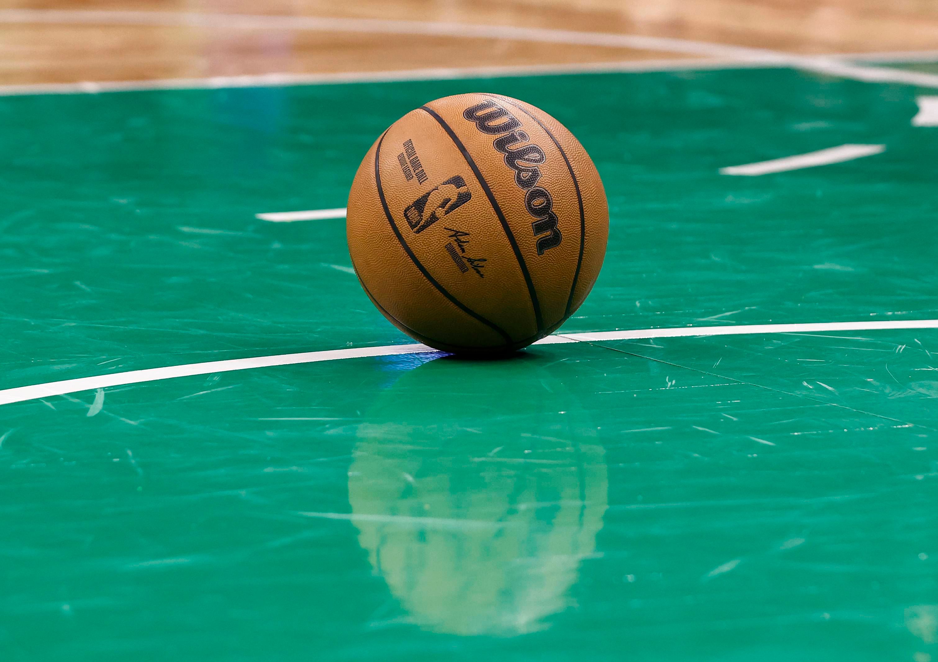 Cuánto mide una canasta de baloncesto: A qué altura está, medidas del aro y del tablero