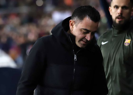 Ferran Torres, tres 'tocados', cuatro apercibidos... Xavi monta un circo y le crecen los enanos