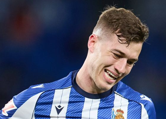 Sucic, sobre el papel de la Real Sociedad en su futuro: "Tengo tres años más de contrato, estoy muy feliz en la Real y quiero seguir aquí"