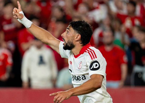 García Plaza agita la decisión del Sevilla sobre el fichaje definitivo de Neal Maupay 