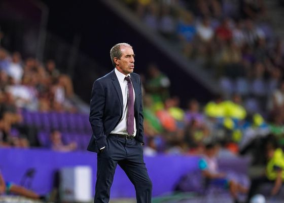 Guillermo Almada pierde los papeles y se enfrenta a la afición del Deportivo de La Coruña