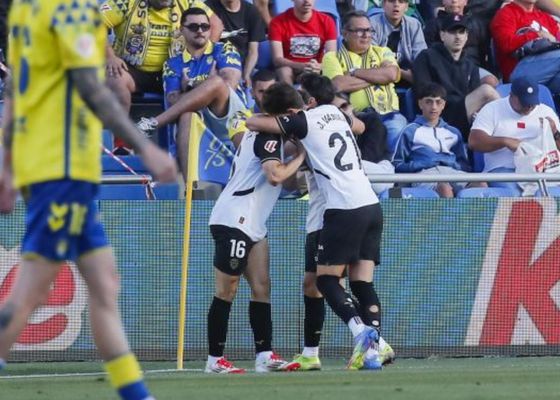 Las Palmas 2-3 Valencia: Los ches certifican la permanencia virtual