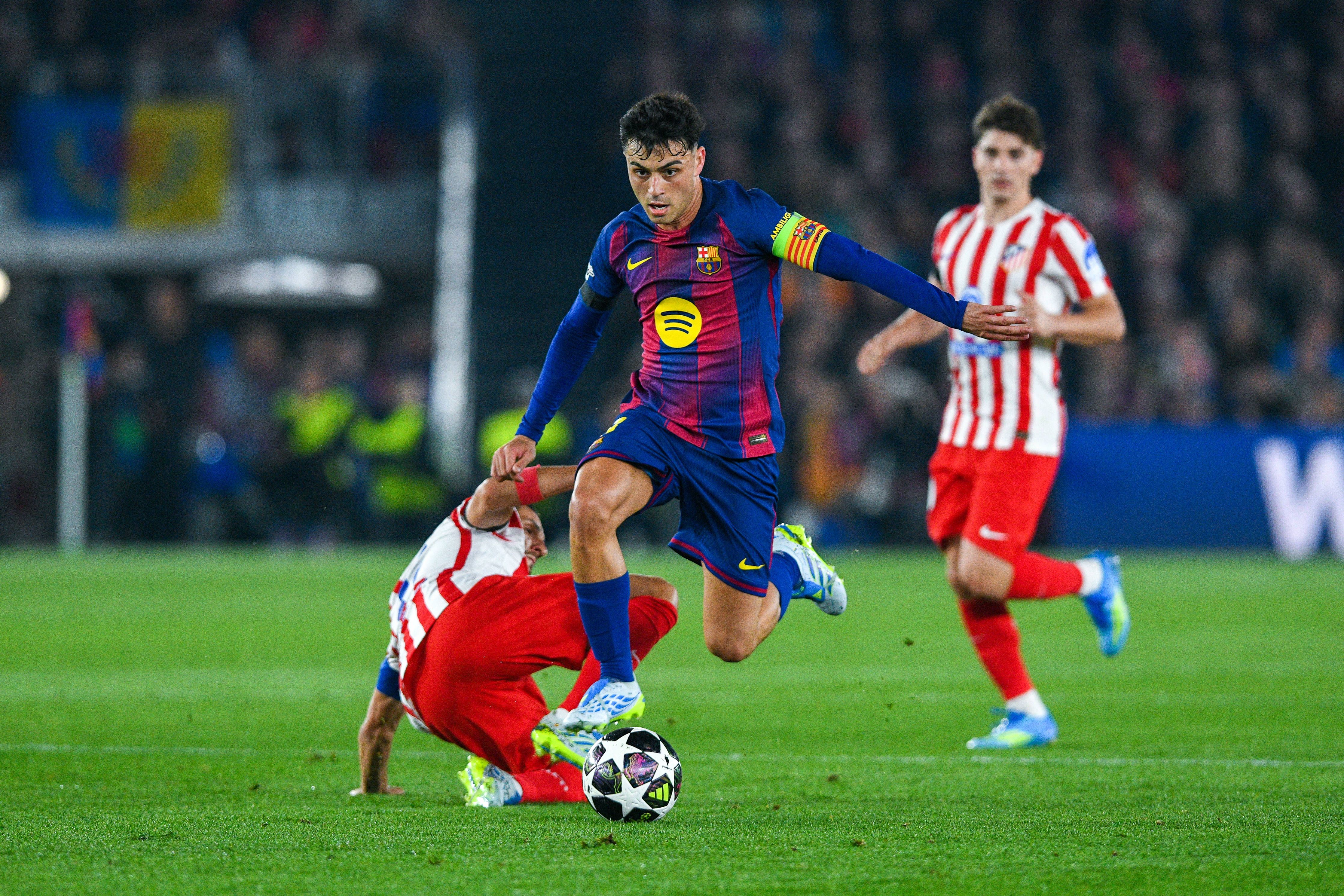 Alarma en el FC Barcelona tras la sustitución de Pedri en el descanso de la derrota ante el Atlético de Madrid