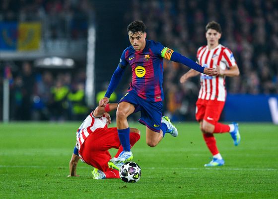 Alarma en el FC Barcelona tras la sustitución de Pedri en el descanso de la derrota ante el Atlético de Madrid