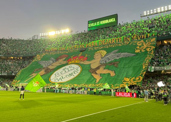 Sones de AM Encarnación de San Benito y un espectacular tifo para El Gran Derbi