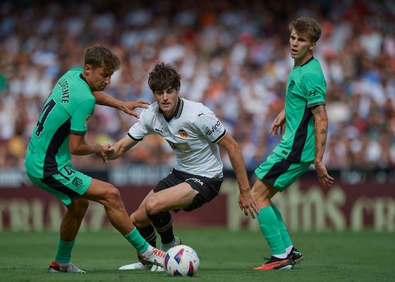 El cisma entre Valencia CF y Atlético de Madrid por el fichaje de Javi Guerra