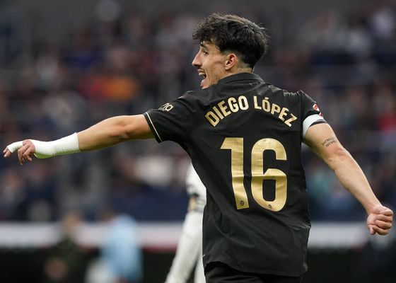 Posturas alejadas con Diego López