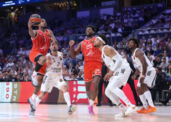 El Real Madrid, con su verdugo en el punto de mira, vuelve a sondear el fichaje de Metu