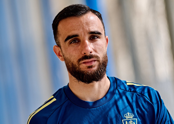 La tensión explota en el Real Zaragoza y Rober González lo denuncia: "Me pintaron y me reventaron la puerta de casa"