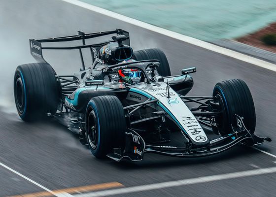 Mercedes sigue metiendo miedo en los tests de Montmeló