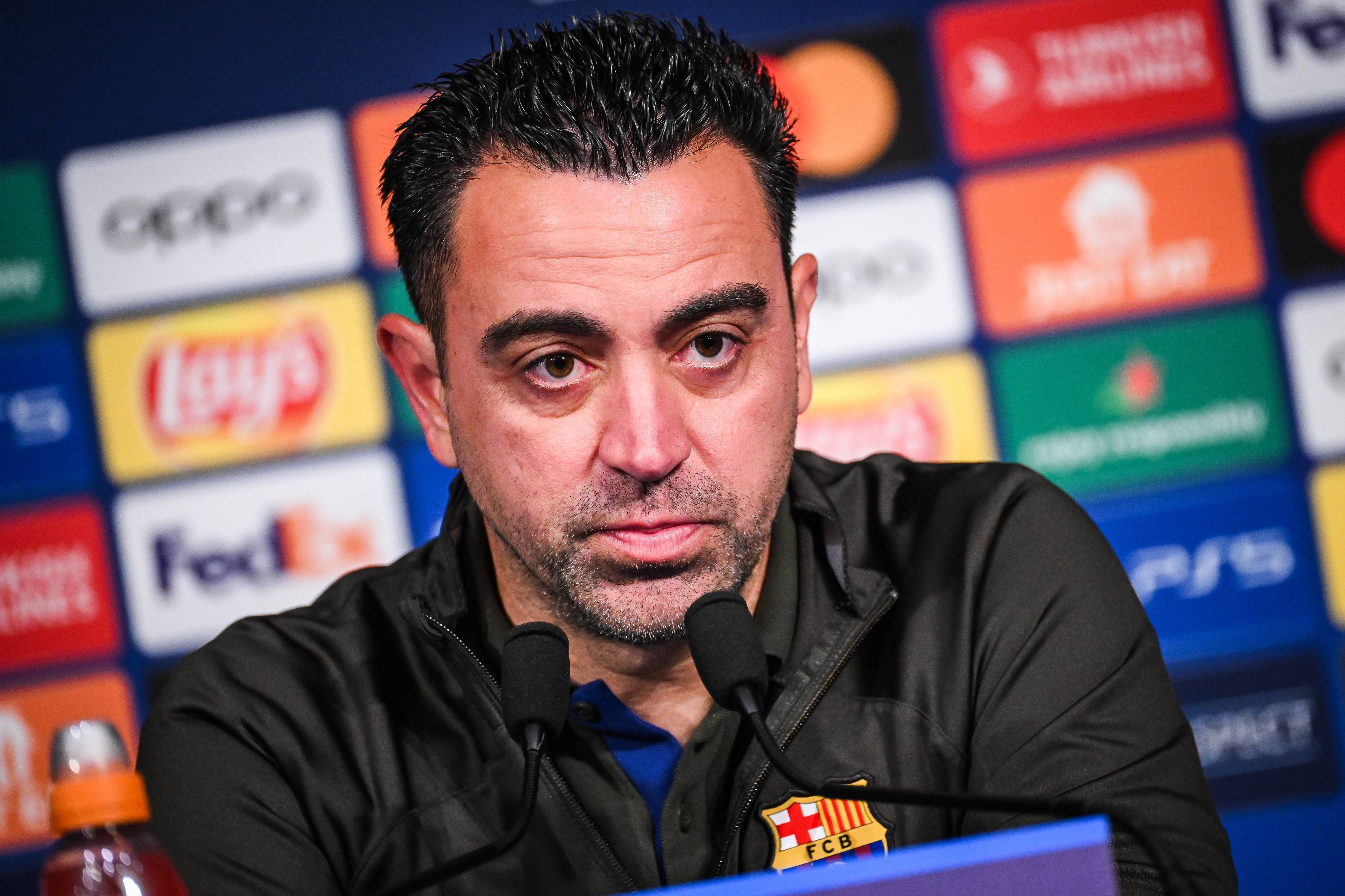 Xavi se queda en el Barcelona... por ahora