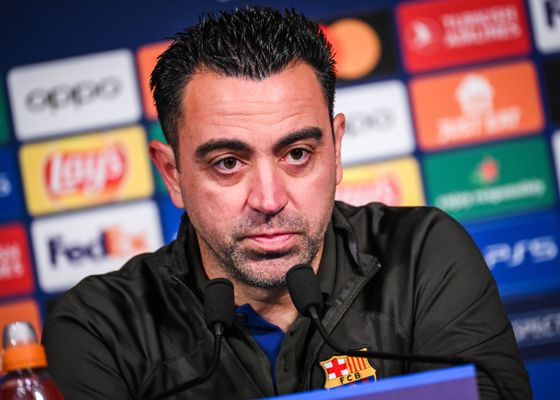 Xavi se queda en el Barcelona... por ahora