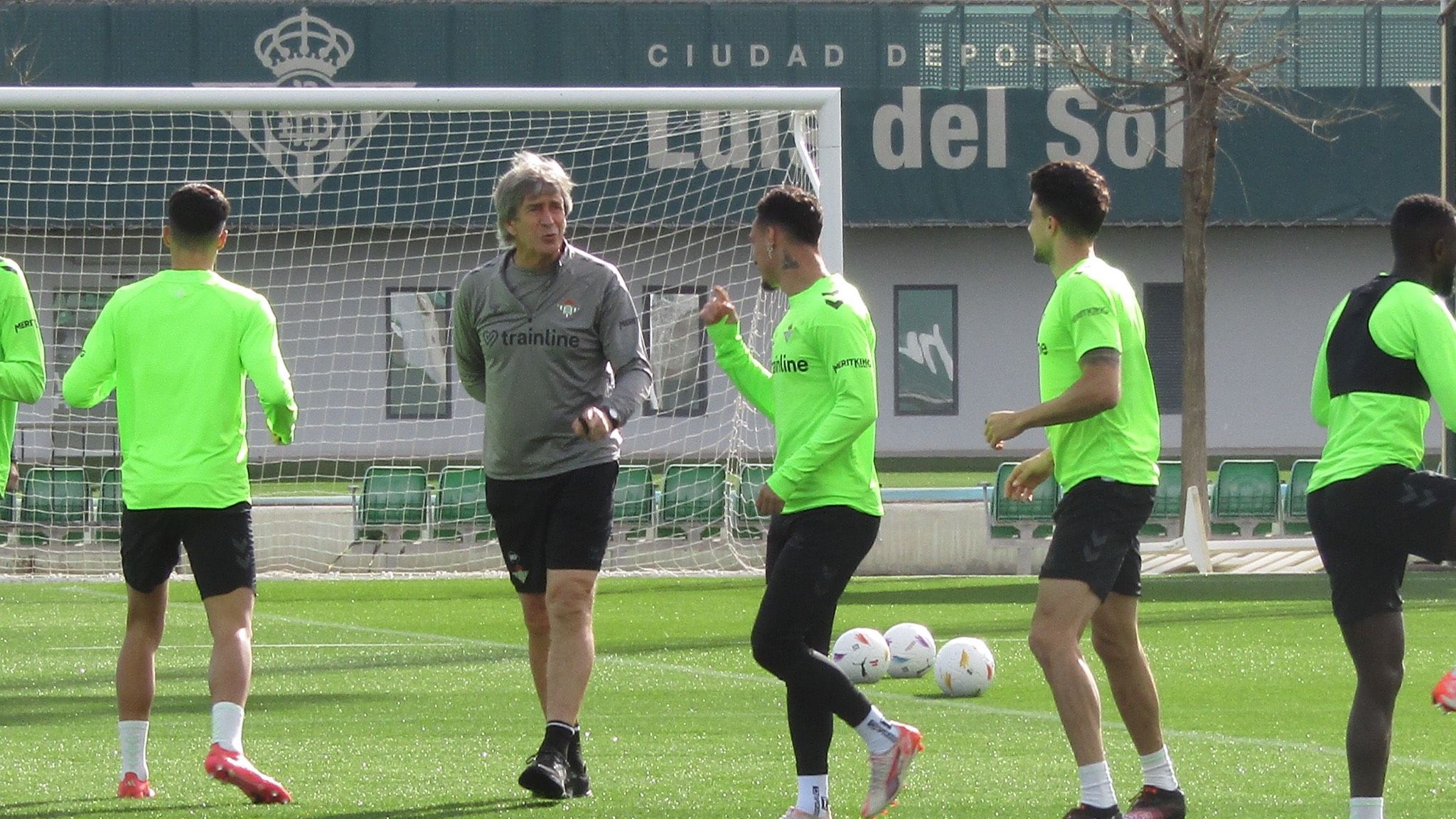 Pellegrini mima a Isco antes del derbi