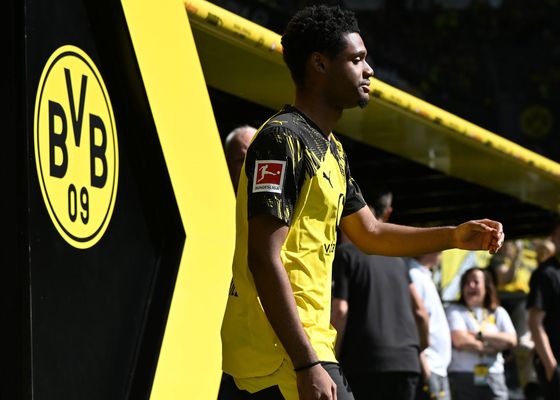 El Sevilla espera un efecto dominó para pescar en el Borussia Dortmund: de Fábio Silva a Duranville pasando por Semenyo y Oscar Bobb 