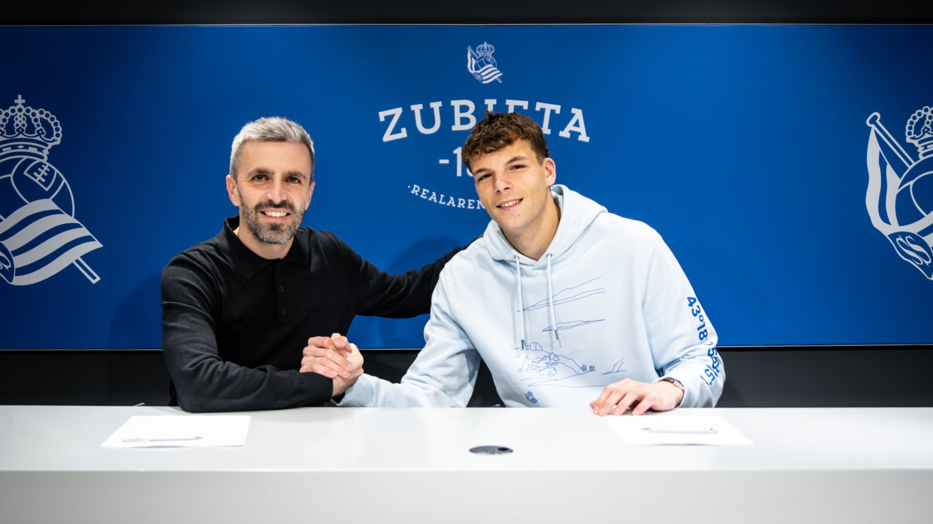 La Real Sociedad renueva a su joven portero comodín con vistas al futuro