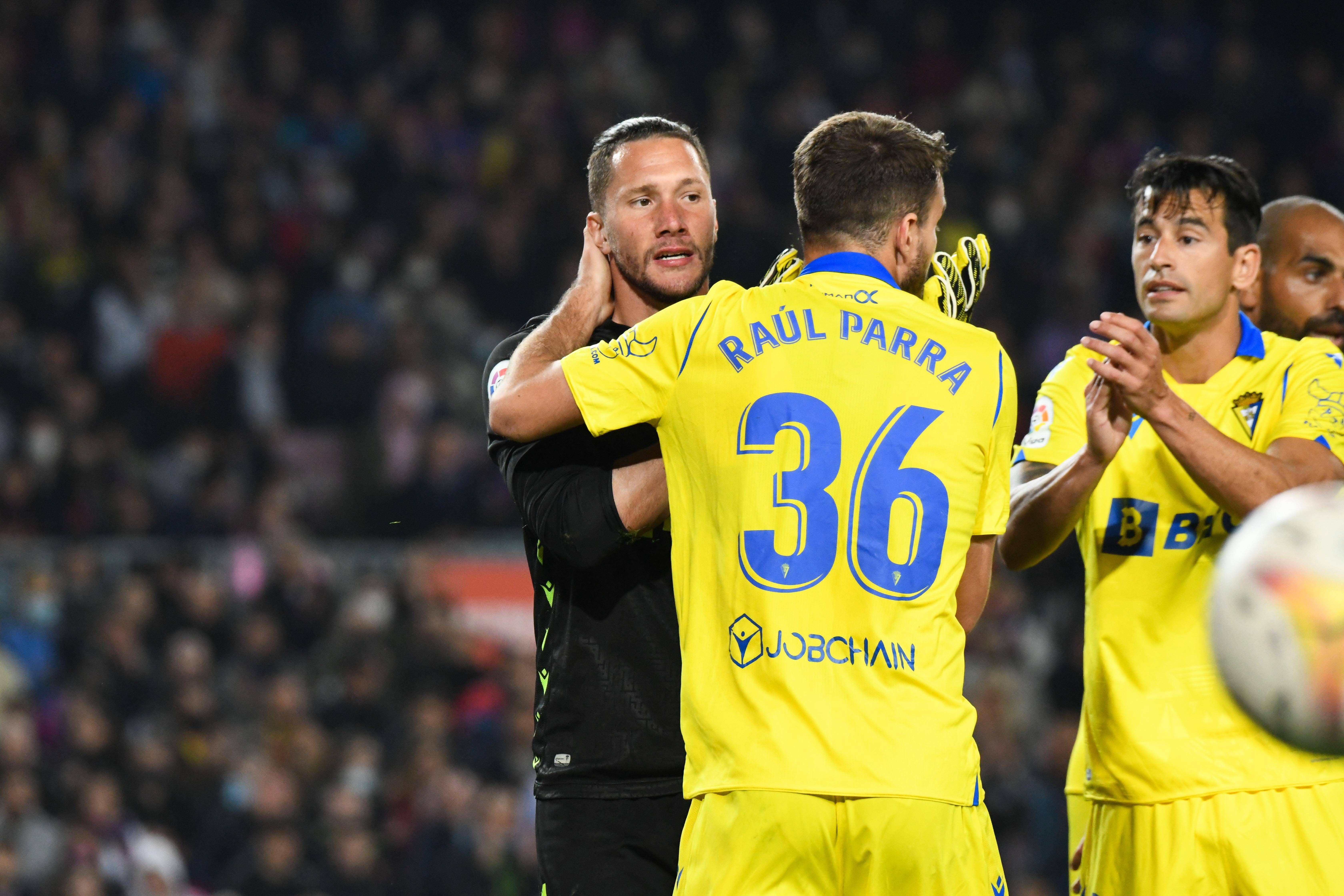 ¡Carrera abierta por el fichaje de Raúl Parra!: Córdoba y Sporting preguntan por el lateral