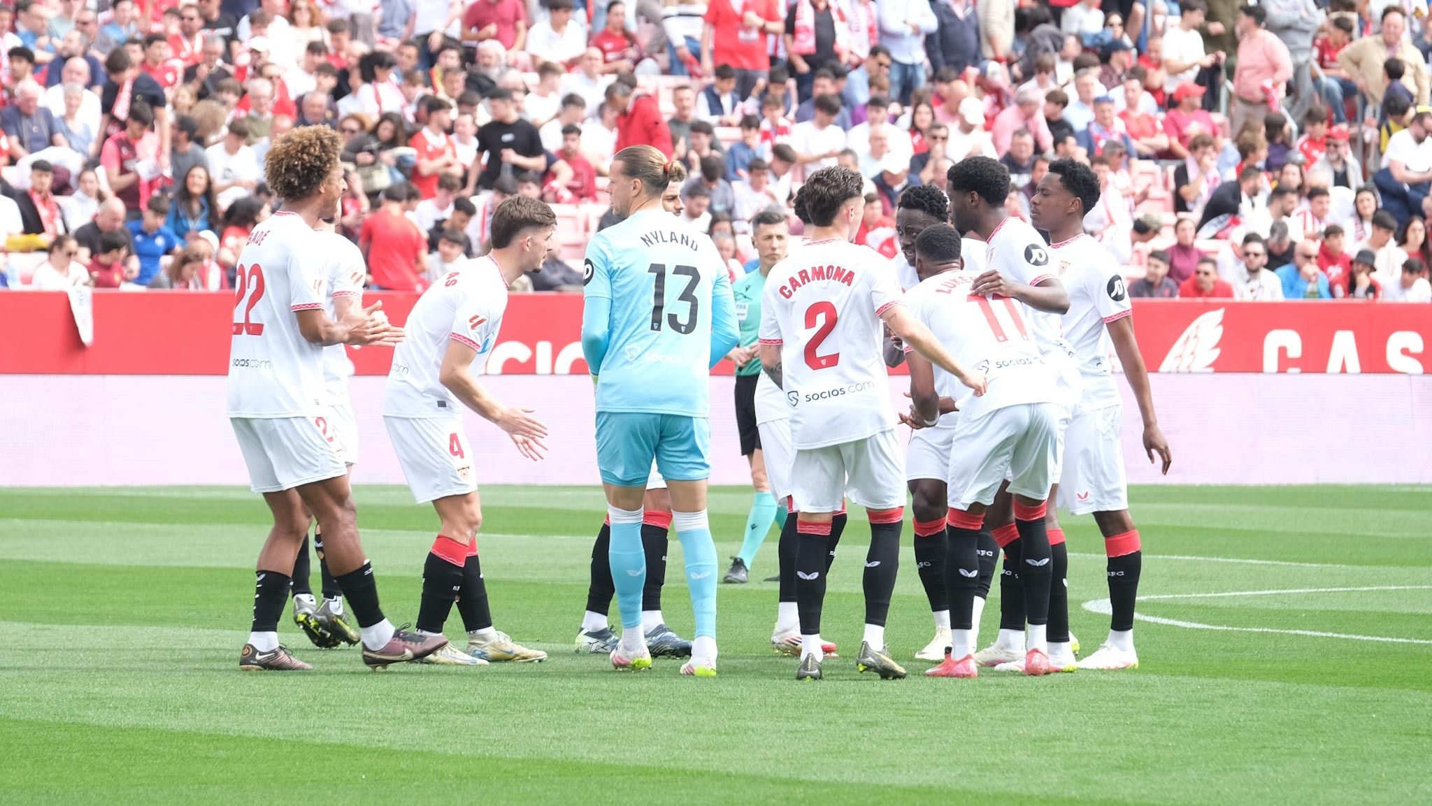 El vestuario del Sevilla lo asume