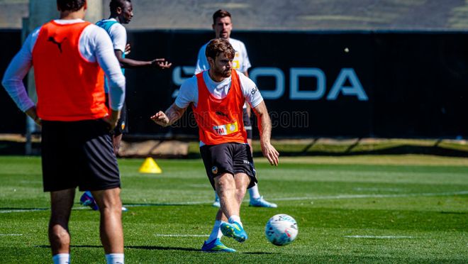 Corberán prepara cambios en el Valencia para asaltar San Mamés