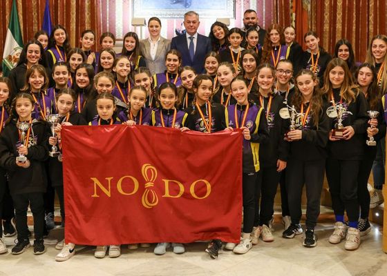 El Ayuntamiento reconoce a las deportistas del CD Las Flores Sevilla