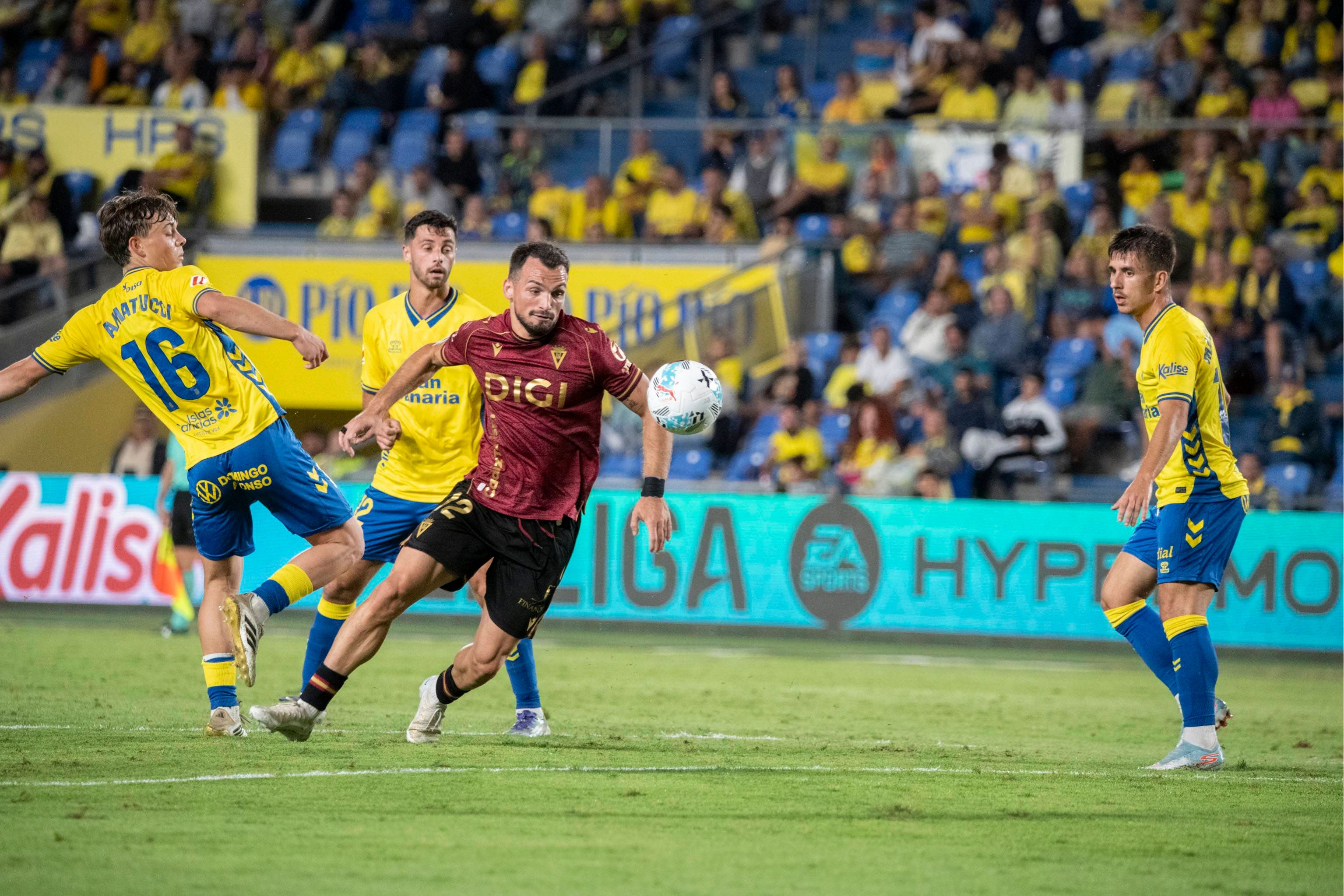 Predice el final de LaLiga Hypermotion: descenso, ascenso y play off