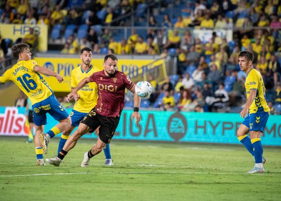 Predice el final de LaLiga Hypermotion: descenso, ascenso y play off