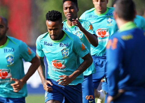 Militao se lesiona y regresa a Madrid