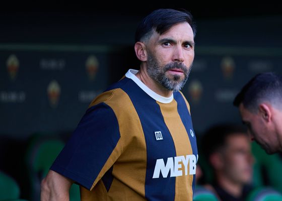 El Elche golpea en Oviedo y Sarabia lanza aviso en la recta final de temporada
