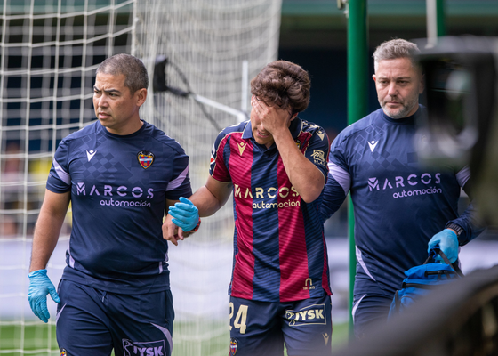 El Levante entra en pánico con las lesiones de Carlos Álvarez y Tunde