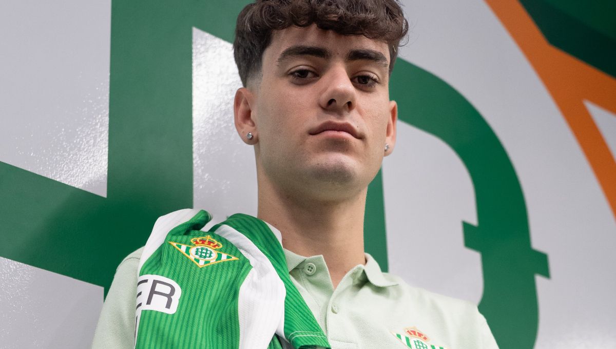 El Betis arregla presente y futuro en 24 horas: tras renovar a Isco Alarcón, blinda a la nueva estrella canterana, Iván Corralejo  