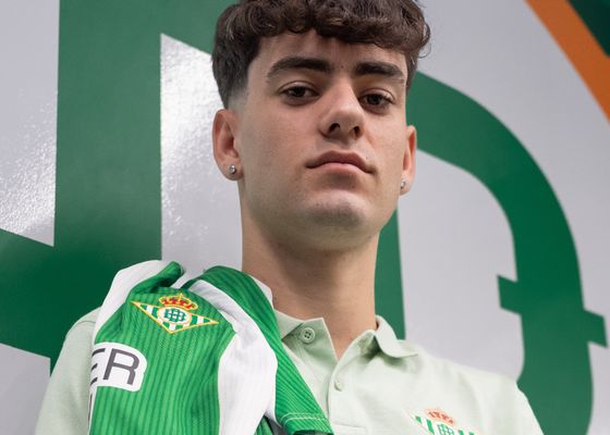 El Betis arregla presente y futuro en 24 horas: tras renovar a Isco Alarcón, blinda a la nueva estrella canterana, Iván Corralejo  