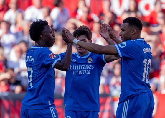 La polémica del Sevilla - Real Madrid y lo que dicen los expertos: falta sobre Carmona en el gol de Vinicius 